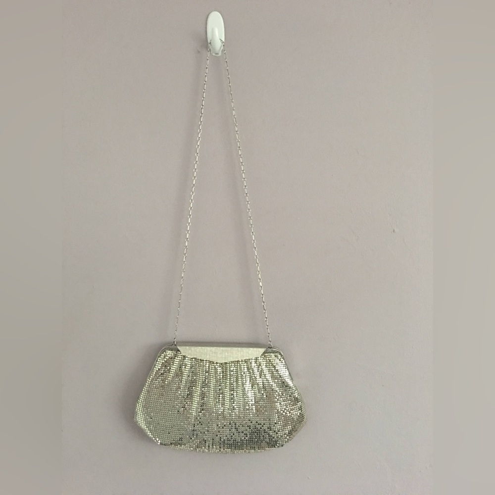 Vintage Whiting and Davis fabulous silver sequined Evening clutch with chain